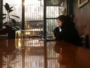 Iranians reconnect after long internet shutdown