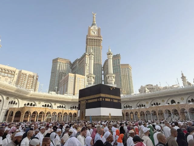 First group of pilgrims returns home