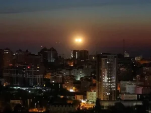 Israelistrikes kill 12 in Lebanon