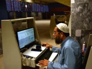 PSX sheds 610 points in cautious trading