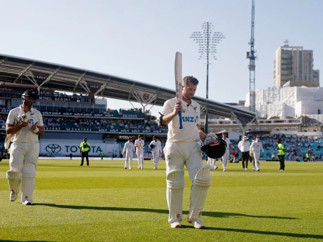 New Zealand punish England after Nicholls’ ton