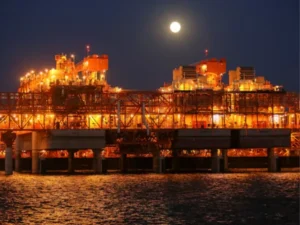 Oil rises on intensifying US-Iran hostilities, threat of Red Sea closure