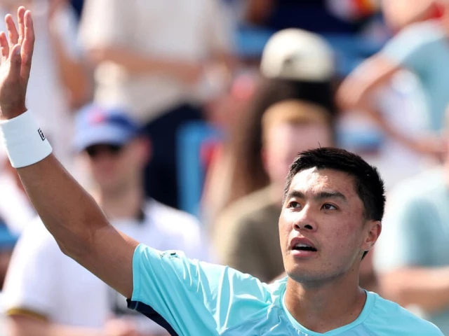 Nakashima ousts top seed de Minaur