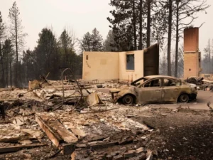 Wildfires near Spokane destroy more than 700 buildings, force 64,000 to flee