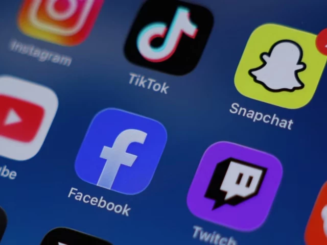 Govt tightens social media rules for civil servants